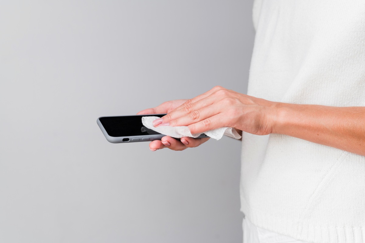 Qué hacer si se moja el móvil | Blog MASMOVIL Seguros