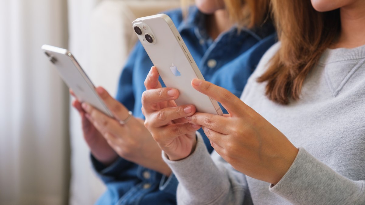 chicas con iphone